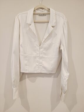 Abercrombie & Fitch White Satin V Neck Clasp Front Long Sleeve Cropped Blouse